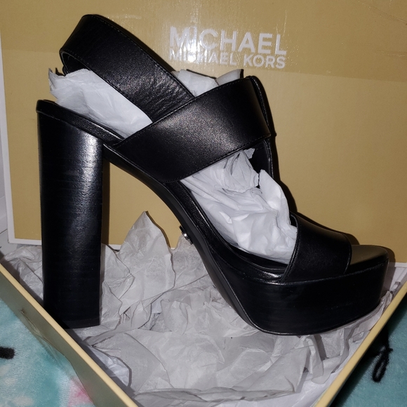 Mk heels - Picture 3 of 6